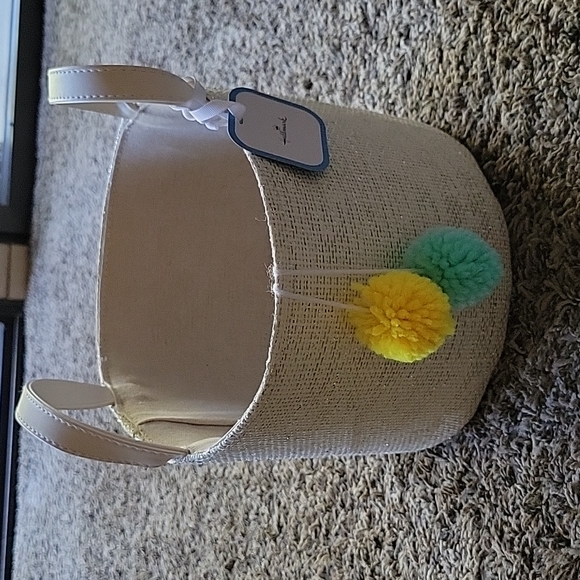 Hallmark Basket - Picture 2 of 6